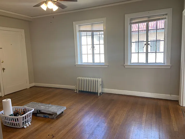 Winburn Court Apartments — Photo 22