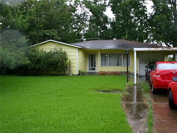 2nd image of 1412 Merry Ln