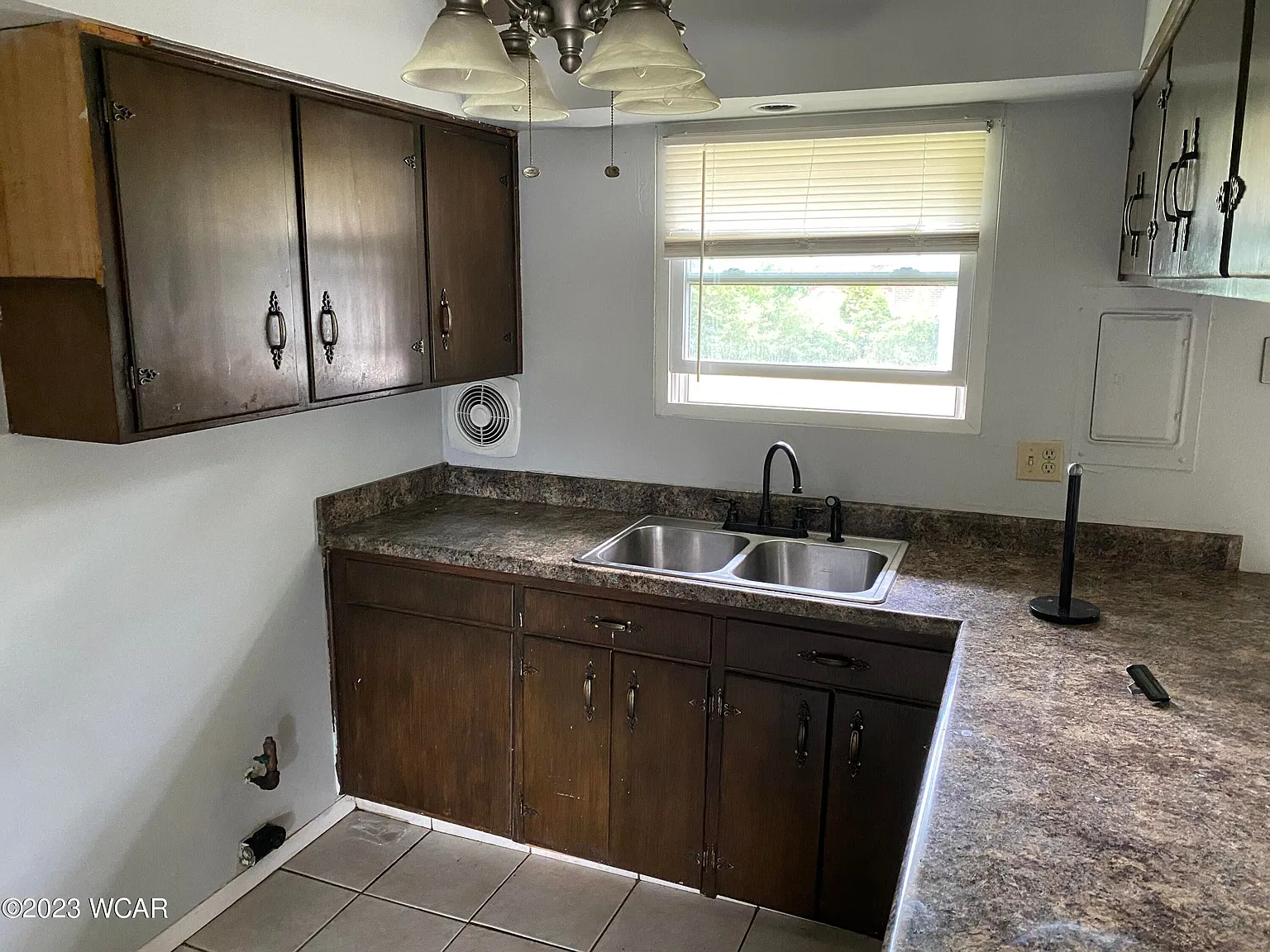 3 bed, 1.5 bath, 1040 sqft, $1,300 — Photo 3