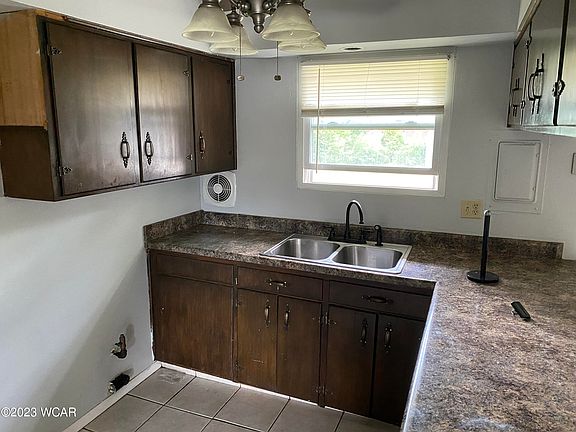 3rd image of 749 Mackenzie Dr