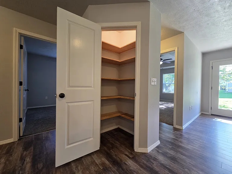 539 Welch St — Photo 6