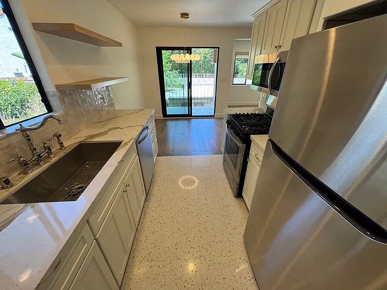 6345 Primrose Ave #10 — Photo 24