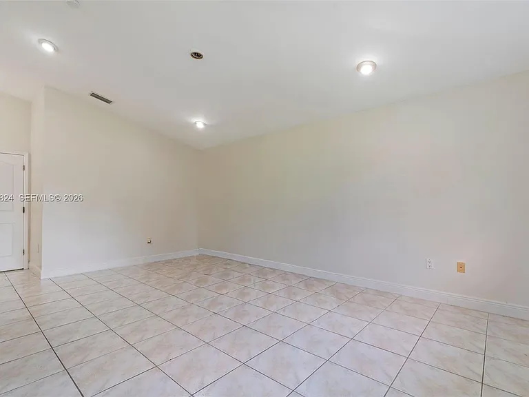 16035 SW 173rd Ave — Photo 32