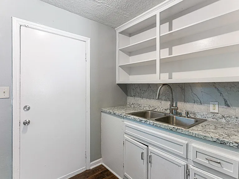 1707 Powatan St #3 — Photo 4