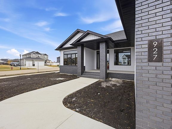 3rd image of 927 50th Ave W
