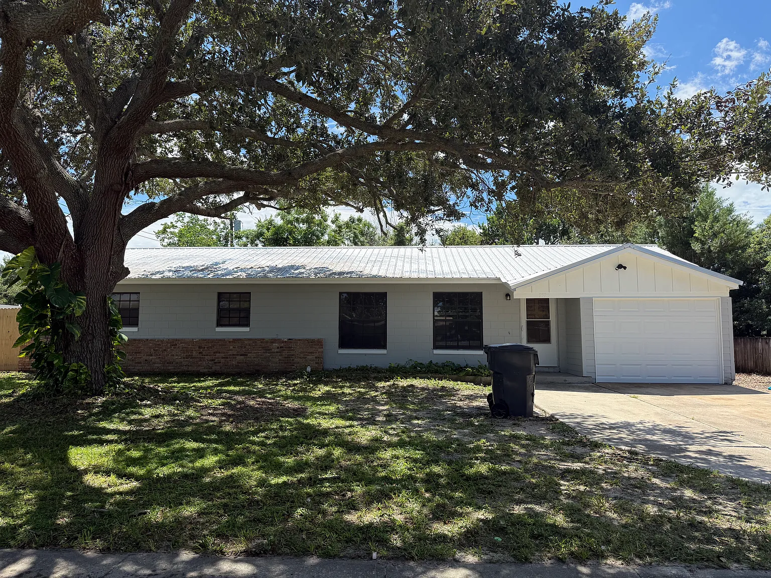 4 bed, 1288 sqft, $1,900 — Photo 1