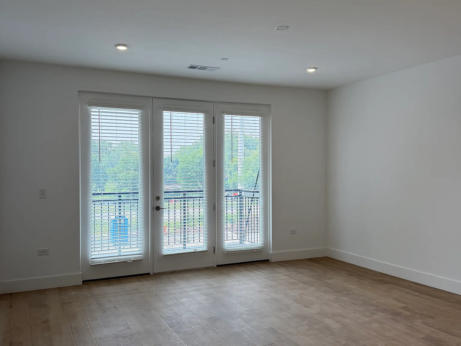 2 bed, 2.0 bath, 1196 sqft, $3,289 — Photo 3
