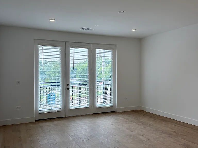 975-77 E 75th St #75-202D — Photo 1