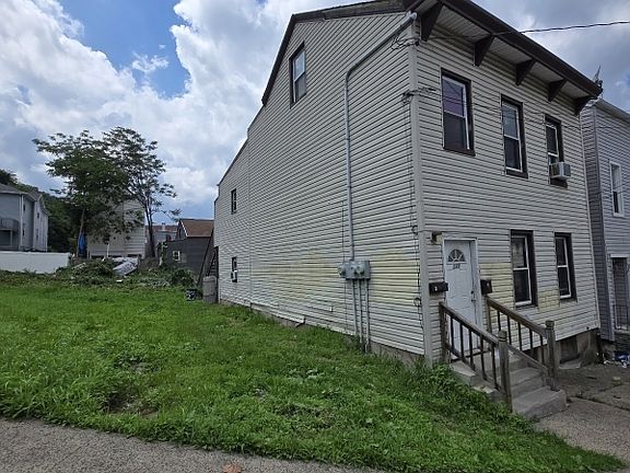 2nd image of 122 Spruce St