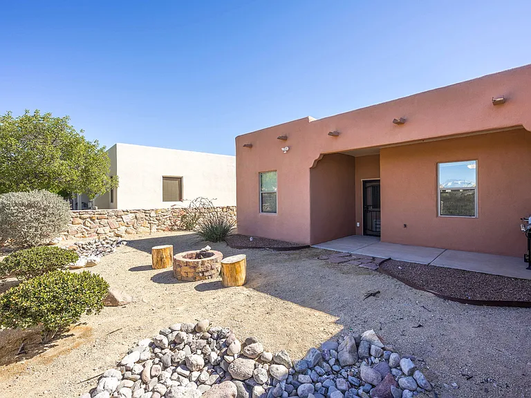 4405 Levante Dr — Photo 33
