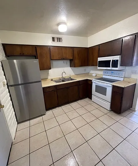 3546 E Monte Vista Dr #A — Photo 4