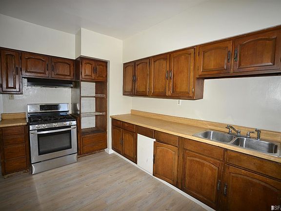 4th image of 1558 Shafter Ave