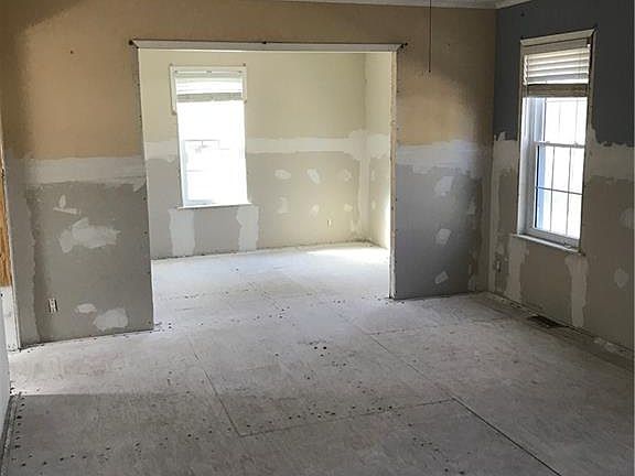 2nd image of 121 Breezy Ln