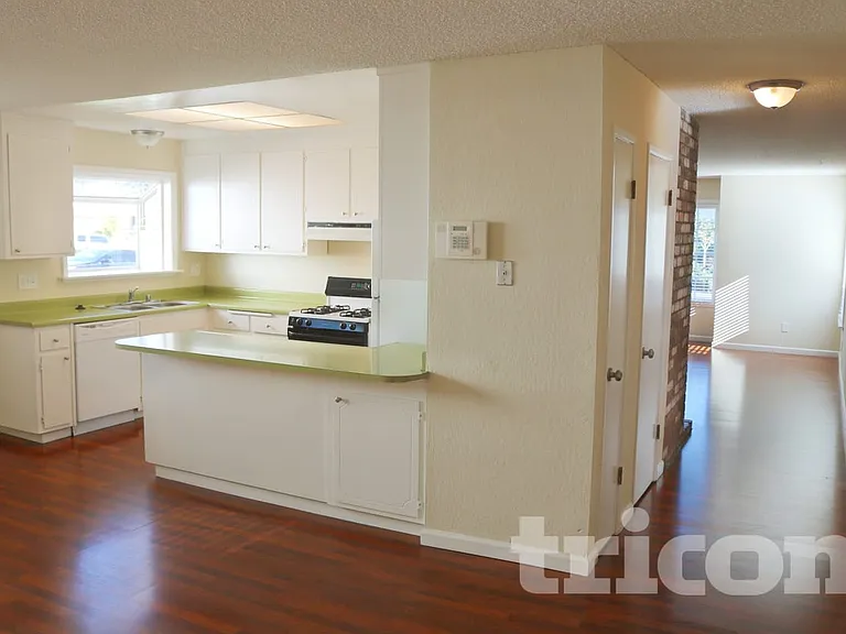 2607 Orchid St — Photo 6