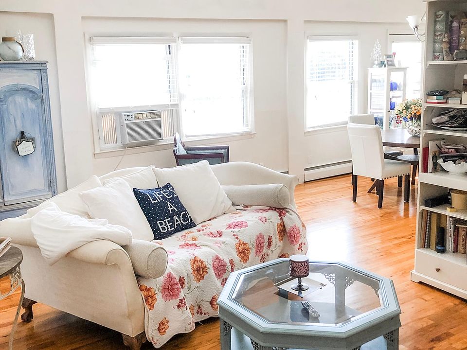 1st image of 35 E Bay Dr APT 1C