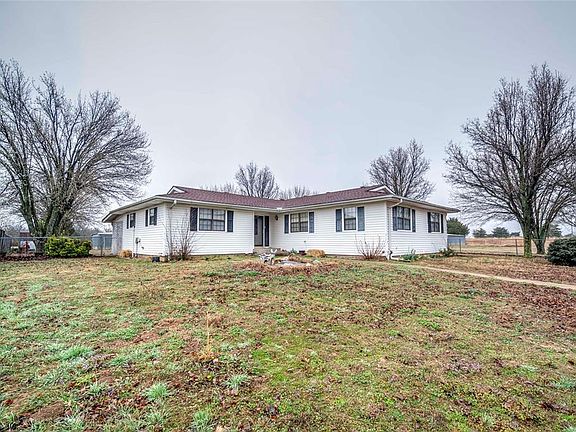 3rd image of 352529 E 850th Rd