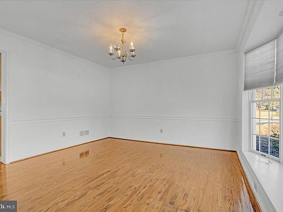 5th image of 4552 Simon Rd