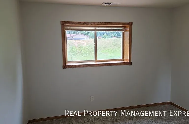 3205 N Aurora Ave — Photo 7
