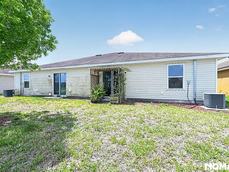 18266 Minorea Ln — Photo 32