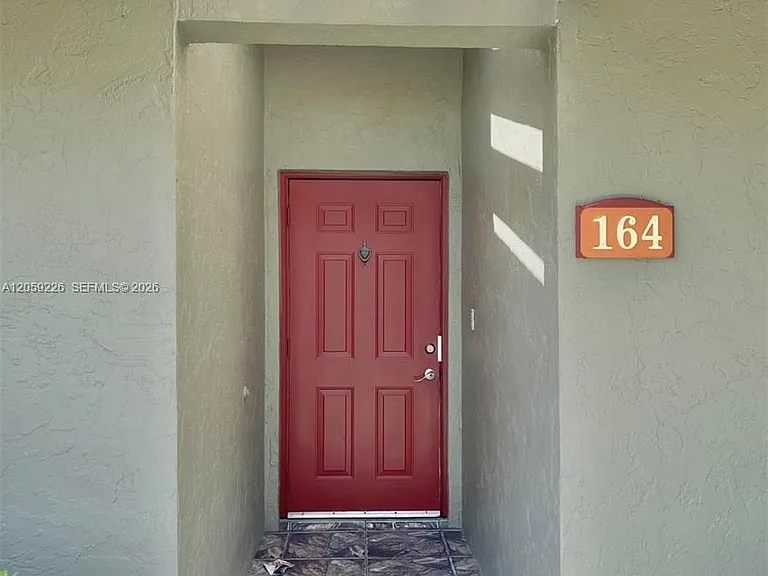 164 Meadows Dr #164 — Photo 2