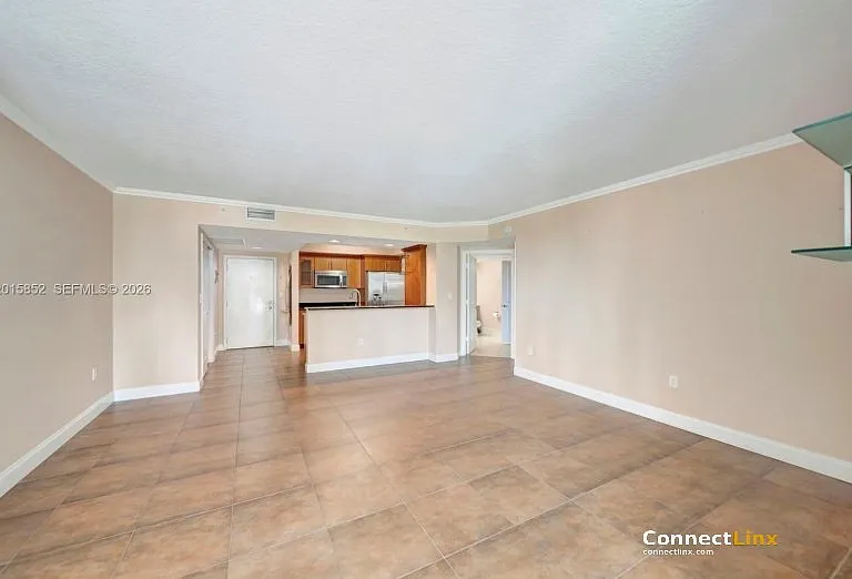 401 SW 4th Ave — Photo 4