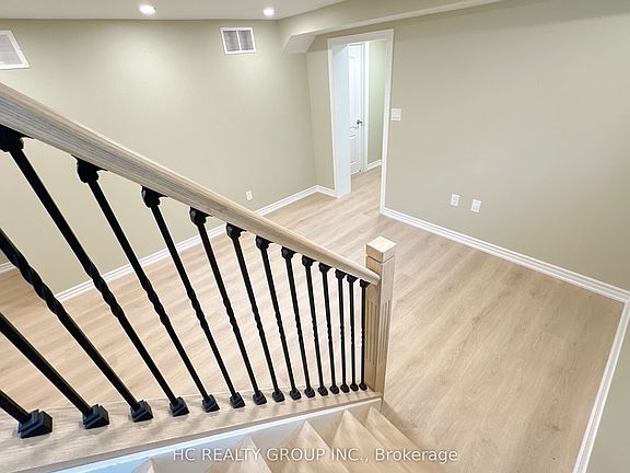 5th image of 23 Pynford Cres #Basement