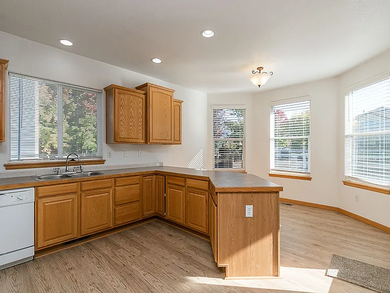 6708 Sage Ave — Photo 9