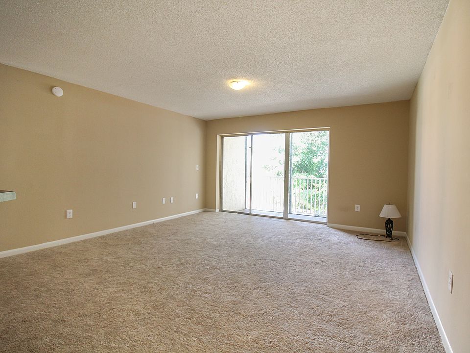 Spacious living room !