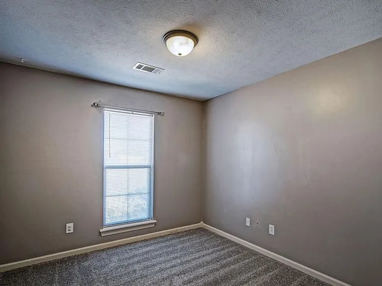 121 Millhouse Dr — Photo 16