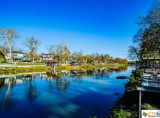 460 Turtle Ln, Seguin, TX 78155