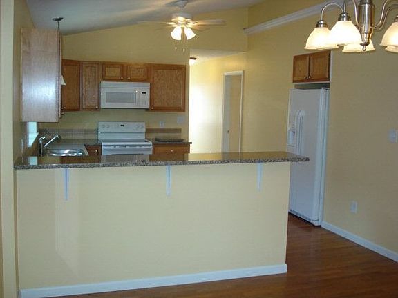 3rd image of 422 E 2nd St