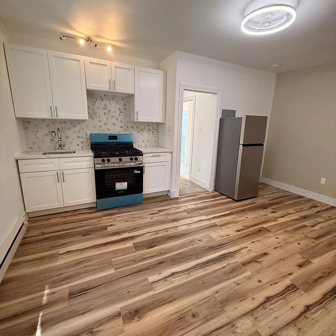 1 bed, 2016 sqft, $1,500 — Photo 4