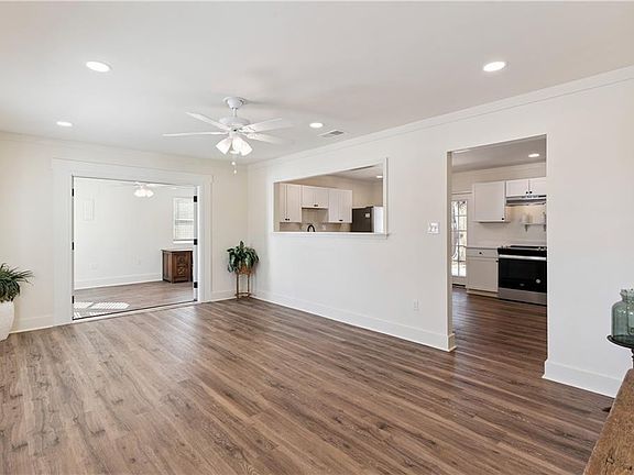 5th image of 1015 Elbert St