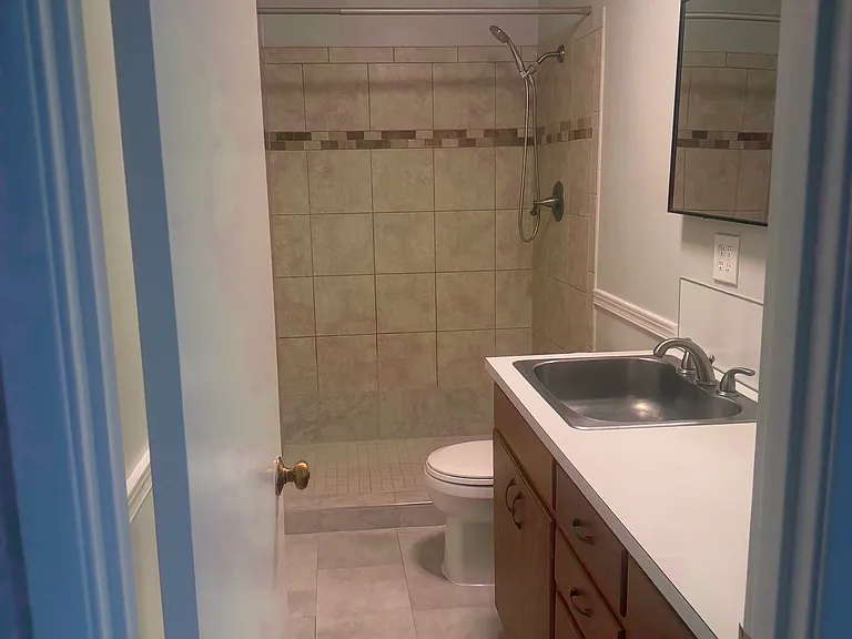 32 NE Tremont Dr #A — Photo 4