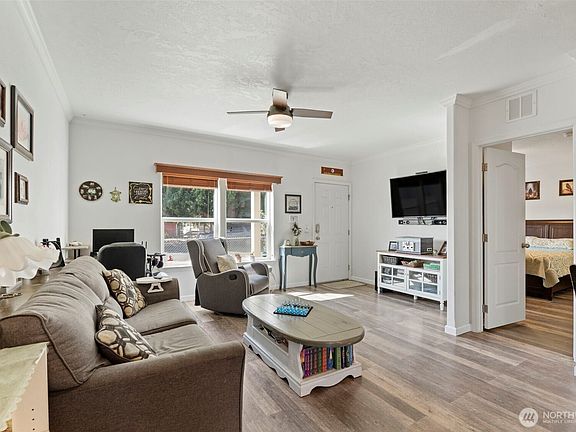 3rd image of 102 N Diamond Street