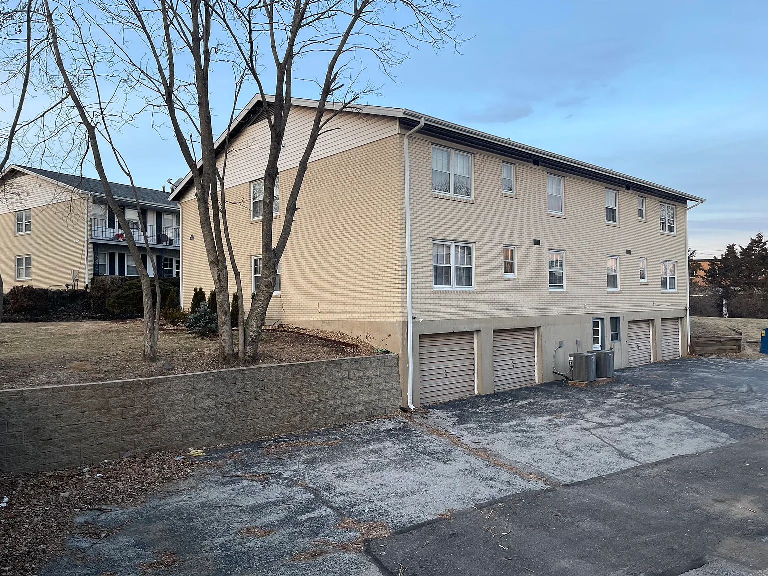 3 bed, 1386 sqft, $2,295 — Photo 2