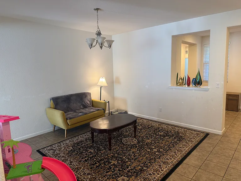 894 Storybook St — Photo 3
