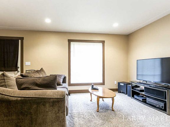4th image of 3301 Hillcroft Ave SW