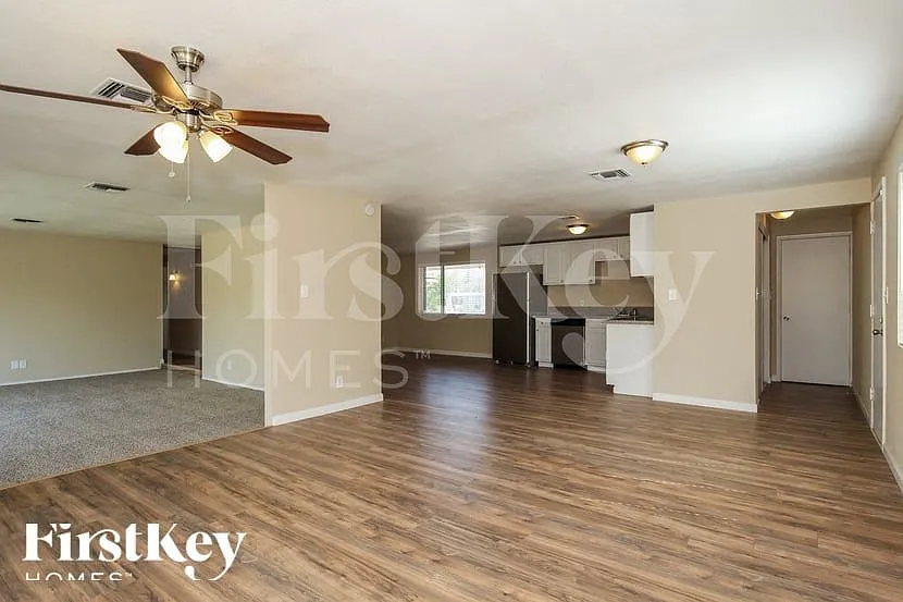 4 bed, 2.0 bath, 2168 sqft, $2,205 — Photo 2