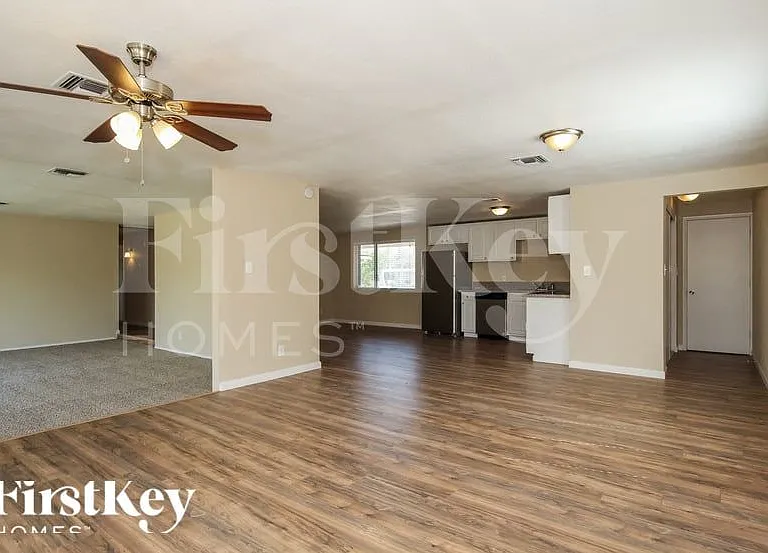3826 W Griswold Rd — Photo 2