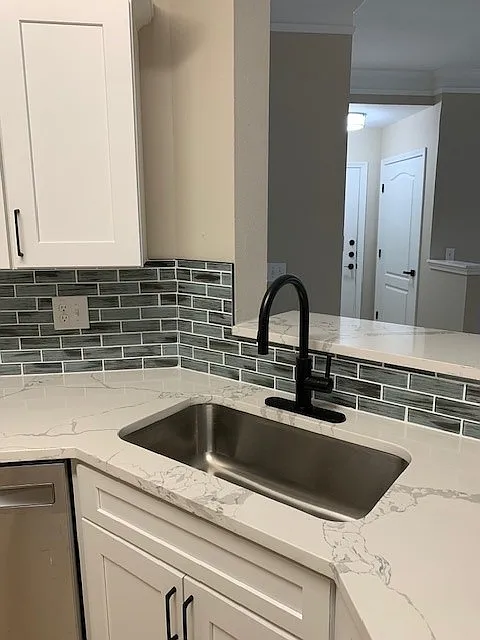 2 bed, 1110 sqft, $1,700 — Photo 4
