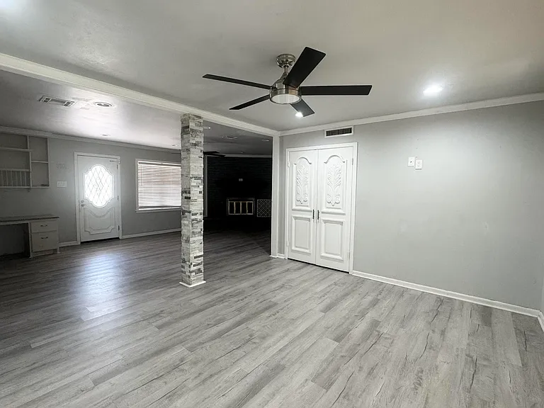 2018 Douglas Dr — Photo 4