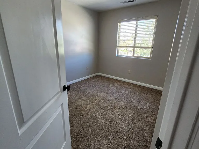 370 W 1425 N #17 — Photo 37
