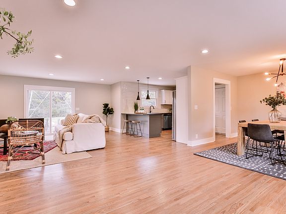 3rd image of 3817 Dunbar Dr
