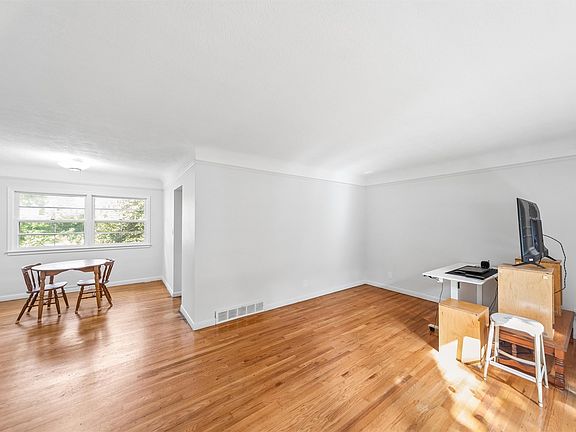 4th image of 1342 73rd St