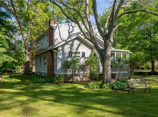2 Fireside Dr, Barrington, RI 02806