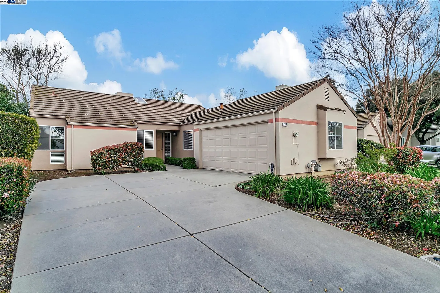 1375 Kelly Park Cir photo 1