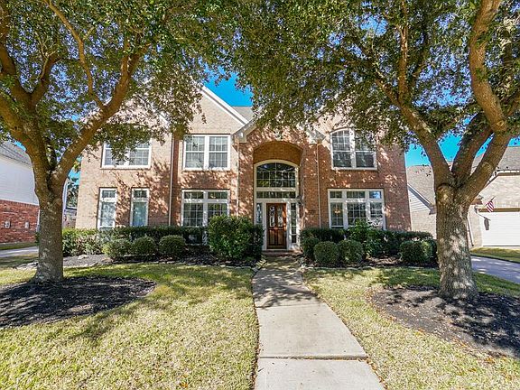 This Perry home offers a wonderful floorplan with three living areas, an upstairs study & gameroom PLUS five bedrooms and 3.5 baths!