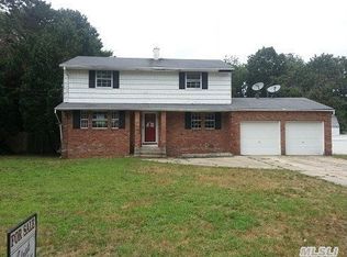 35 Halliday Rd, Coram, NY 11727