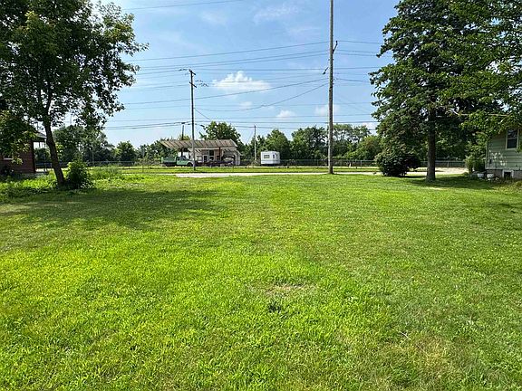 4th image of 632 W Delavan